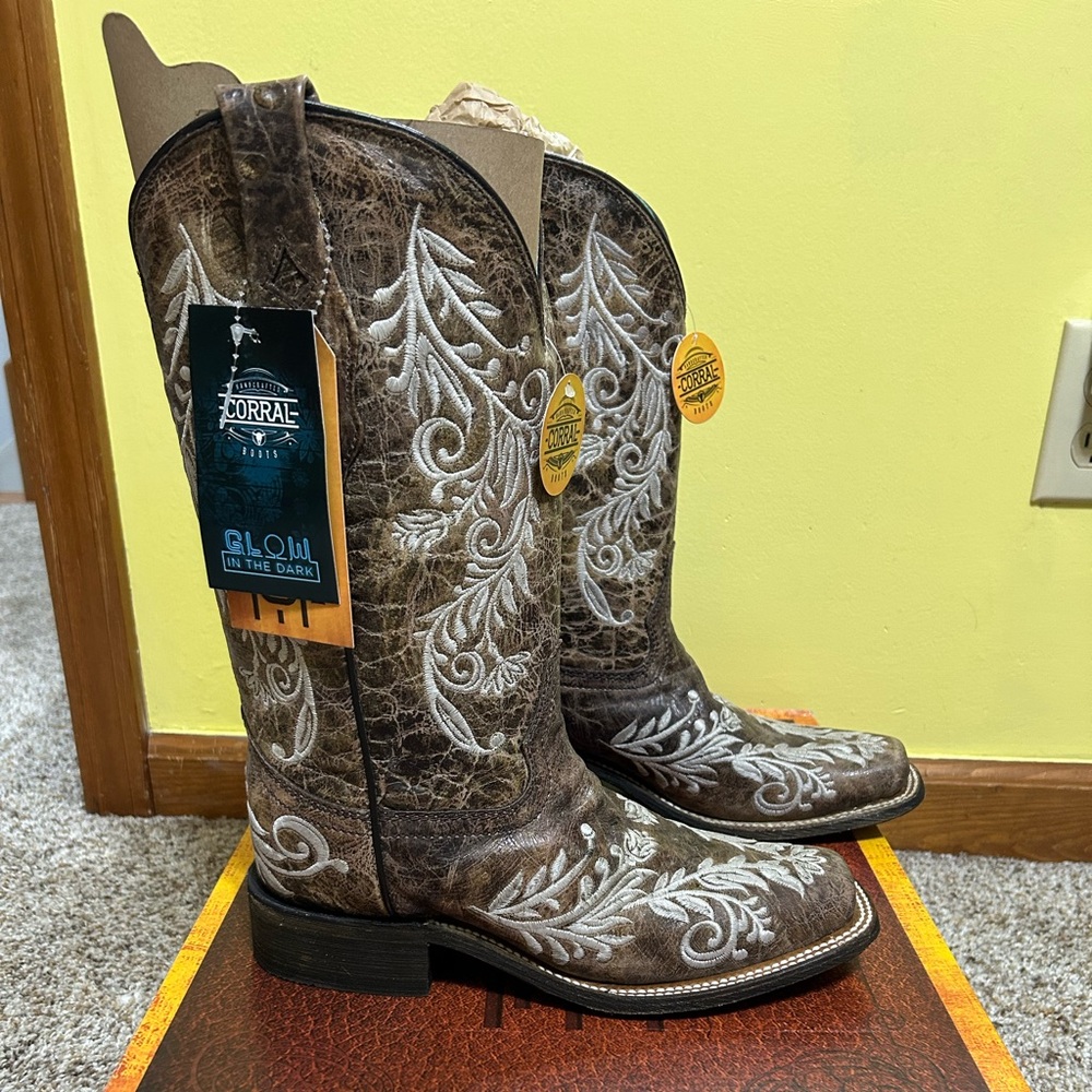 Women’s Corral Handcrafted Cowgirl Boots